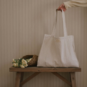 Sac vichy sur un banc